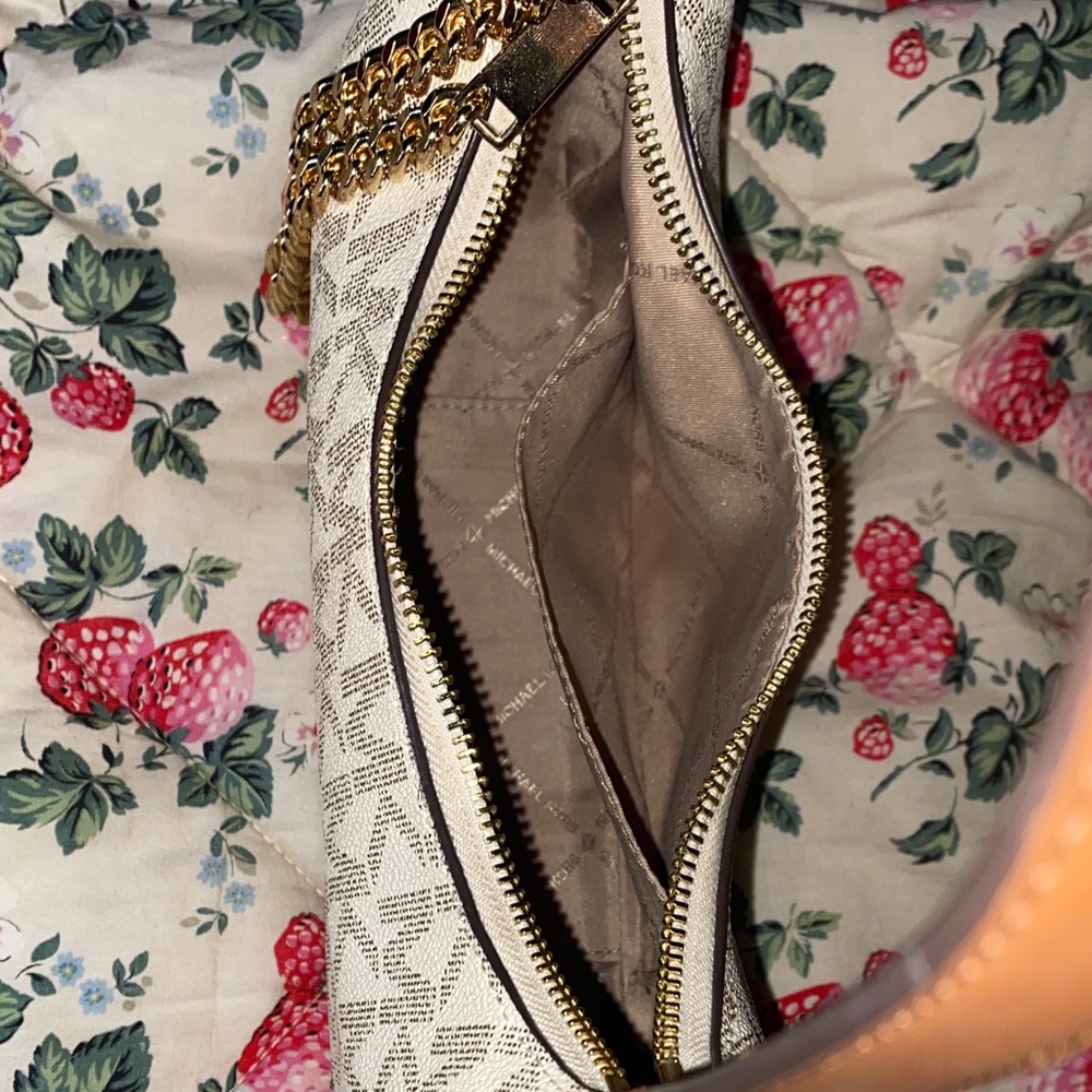 Micheal Kors shoulder purse - Picture 2 of 3